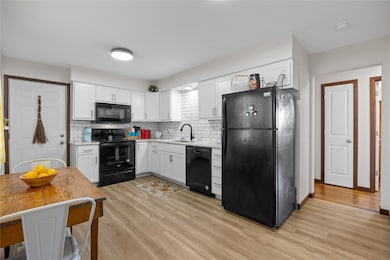 917 Elm St, Williamsburg, IA 52361 - photo 6