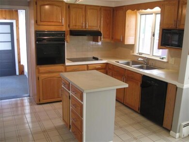 29 Beresford St, Lawrence, MA 01843 - photo 4