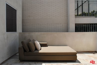 8312 Beverly Blvd unit 202, Los Angeles, CA 90048 - photo 2