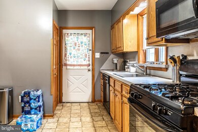 513 Beacon Ave, Paulsboro, NJ 08066 - photo 7