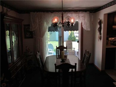 Dining Room. Formal dining room, for family meals 