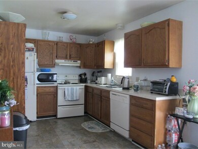 115 S 4th St, Womelsdorf, PA 19567 - photo 2