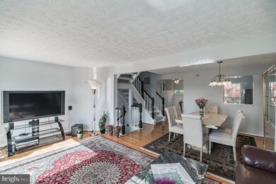 13303 Burkitts Rd, Fairfax, VA 22033 - photo 2