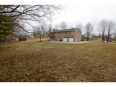 Yard/Garden. Garden, outdoor fire pit, horse shoe 