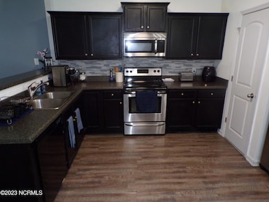 513 Oyster Rock Ln, Sneads Ferry, NC 28460 - photo 6