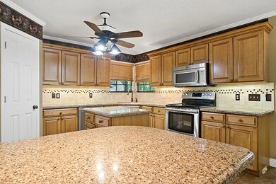 10985 Woods Ln, Cleveland, TX 77328 - photo 7