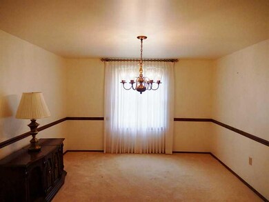 Dining Room. Enjoy casual dining or holiday dinner