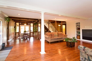 Living Dining Area