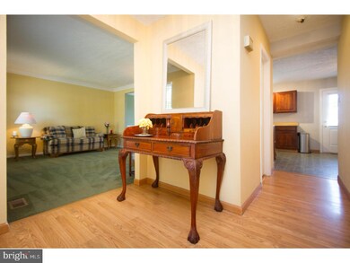 121 Independence Dr, Morrisville, PA 19067 - photo 4