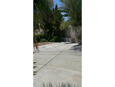 Property Photo. front ex parking