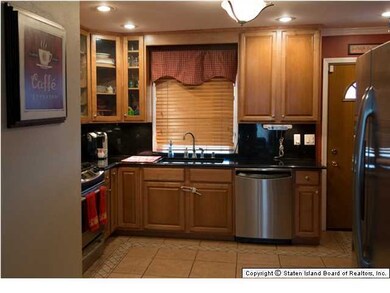 479 Leverett Ave, Staten Island, NY 10308 - photo 4