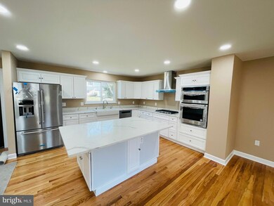 3804 Inverness Dr, Chevy Chase, MD 20815 - photo 4