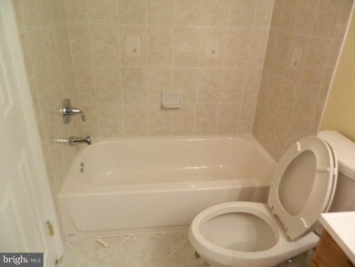 2586 Merrywood Ct unit 6, Woodbridge, VA 22192 - photo 2