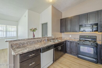 14-web-or-mls-MAPLEWOOD-14