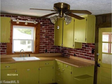 603 Lancaster Dr, Reidsville, NC 27320 - photo 4