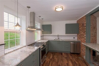Gorgeous QUARTZ countertops and breakfast bar!!!!