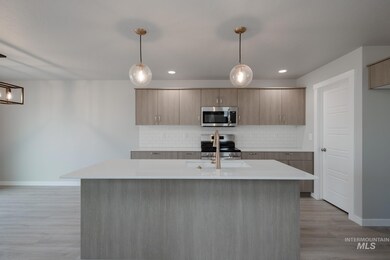 929 N Mirror Creek Way, Meridian, ID 83642 - photo 3