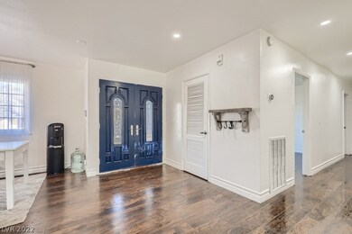 4237 E Pinecrest Cir, Las Vegas, NV 89121 - photo 4