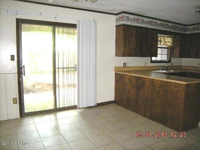 3 breakfast area open to kitchen