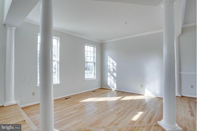 5606 Silk Tree Dr, Riverdale, MD 20737 - photo 3