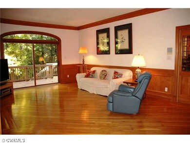 Den/Family/Great Room - Family Room with hardwood 