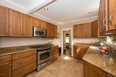 Gourmet Kitchen