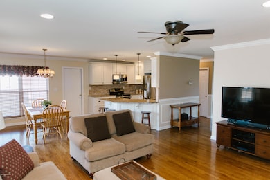 8704 Sanctuary Ln, Louisville, KY 40291 - photo 3