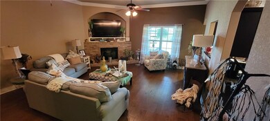 983 Red Oak St, Elkins, AR 72727 - photo 5