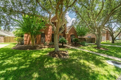 1207 Bob White Dr, Friendswood, TX 77546 - photo 2
