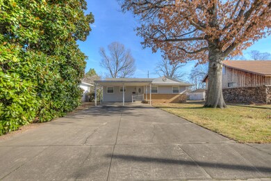 1920 S Maple St