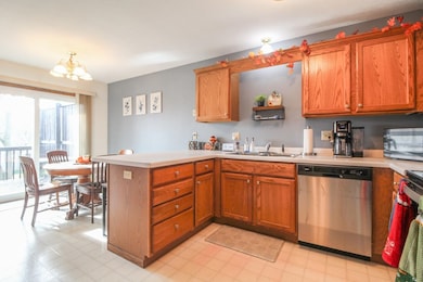 501 Cherokee Ln, Fort Atkinson, WI 53538 - photo 6