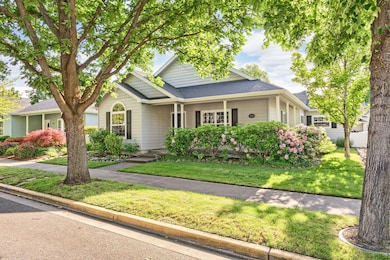 1023 Sandoz St, Central Point, OR 97502 - photo 2