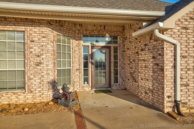 Full brick exterior with NEW roof and guttering, s