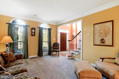 19246 Sharon Dr, Hagerstown, MD 21742 - photo 4