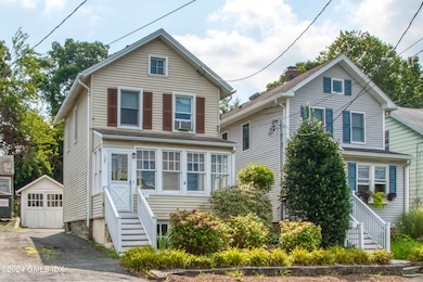 127 Henry St