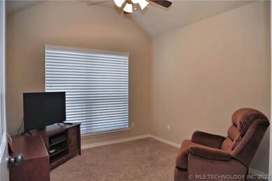 Front bedroom (bedroom #4) can also be used as an