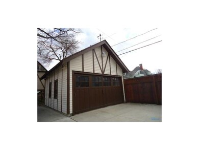 Detached Garage.