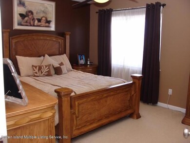 24 Larch Ct unit 554, Staten Island, NY 10309 - photo 5