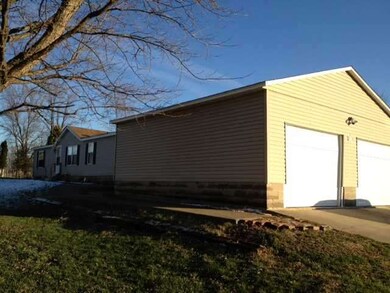 105 S Garfield St, Wingate, IN 47994 - photo 2