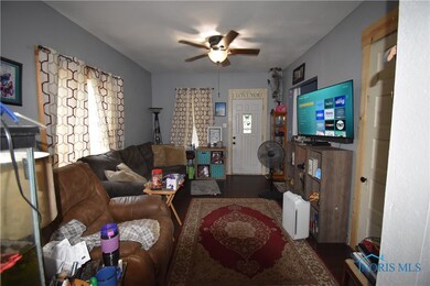 Living Room (2)