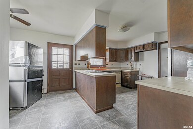 816 Pulaski St, Lincoln, IL 62656 - photo 7