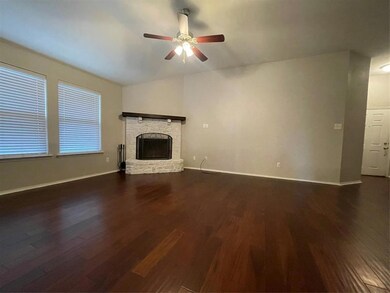 4202 Sapphire Ln, Granbury, TX 76049 - photo 3