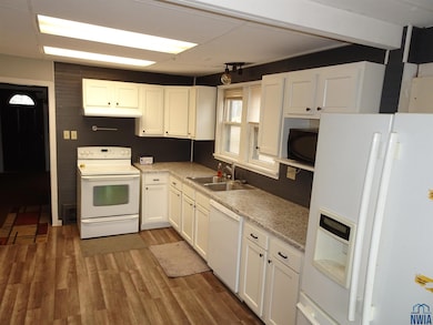 818 11th St, Sheldon, IA 51201 - photo 6