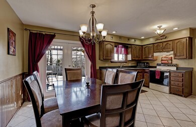 Dining to Kitchen