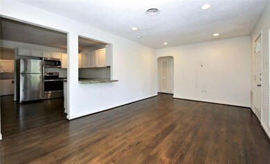 728 E 13th St, Houston, TX 77008 - photo 4