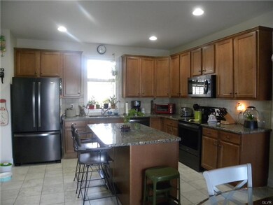 812 Walnut St, Emmaus, PA 18049 - photo 3