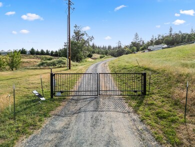 25_3375 little applegate - farm drone -
