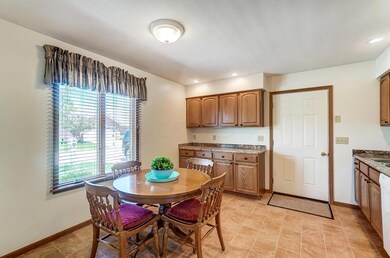 825 Hickory Hill Dr, Marysville, OH 43040 - photo 6