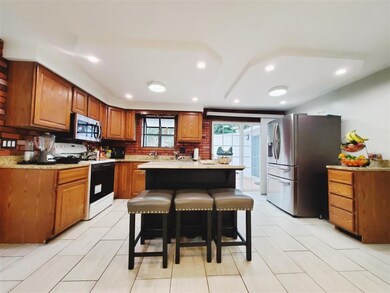 141 Hoyt St, Manchester, NH 03103 - photo 3