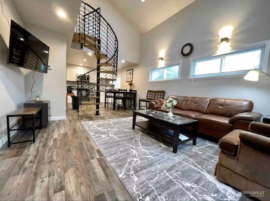 9240 39th Ave S, Seattle, WA 98118 - photo 2